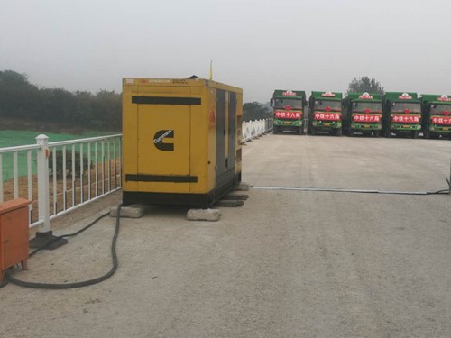 易门电力系统的稳定性和设备兼容性如何影响发电机组的频率规格？