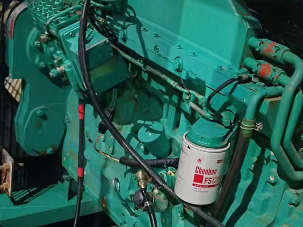 易门如何确定新的发电机组控制系统是否与原系统兼容？